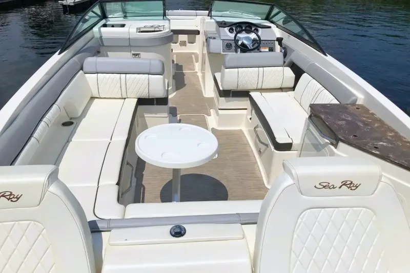 Slide: The Image of Sea Ray 290 SUNDECK 2016 - 15