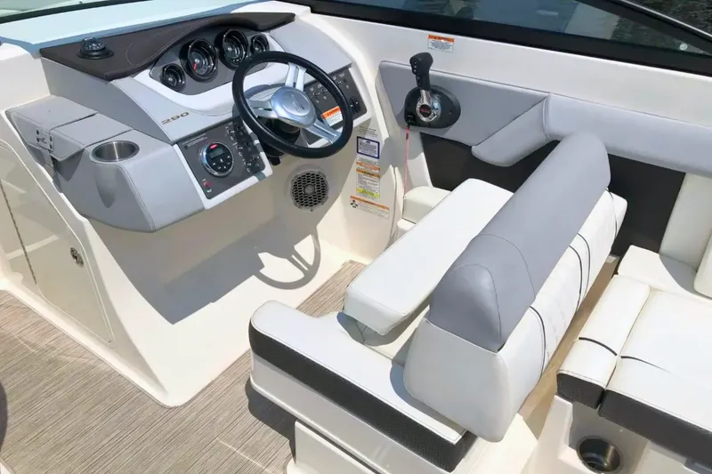 Slide: The Image of Sea Ray 290 SUNDECK 2016 - 10