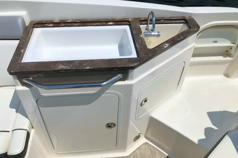 Slide: The Image of Sea Ray 290 SUNDECK 2016 - 20