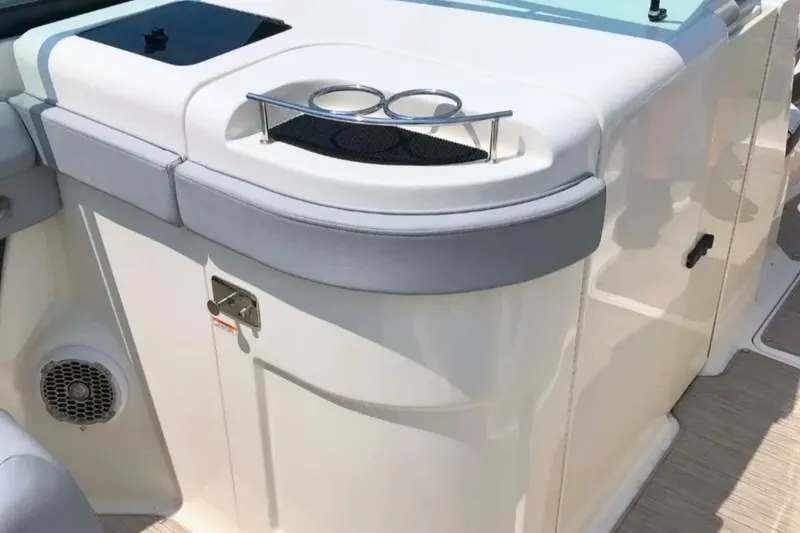 Slide: The Image of Sea Ray 290 SUNDECK 2016 - 13