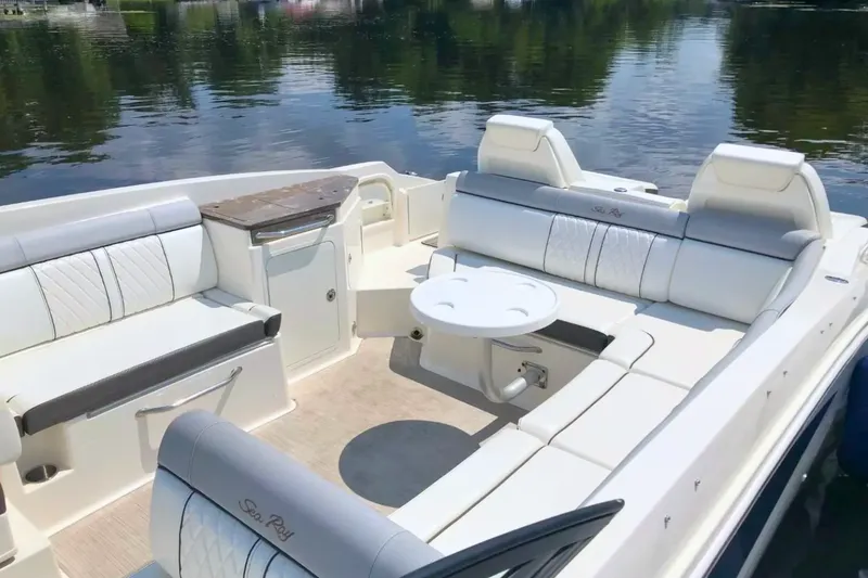 Slide: The Image of Sea Ray 290 SUNDECK 2016 - 17