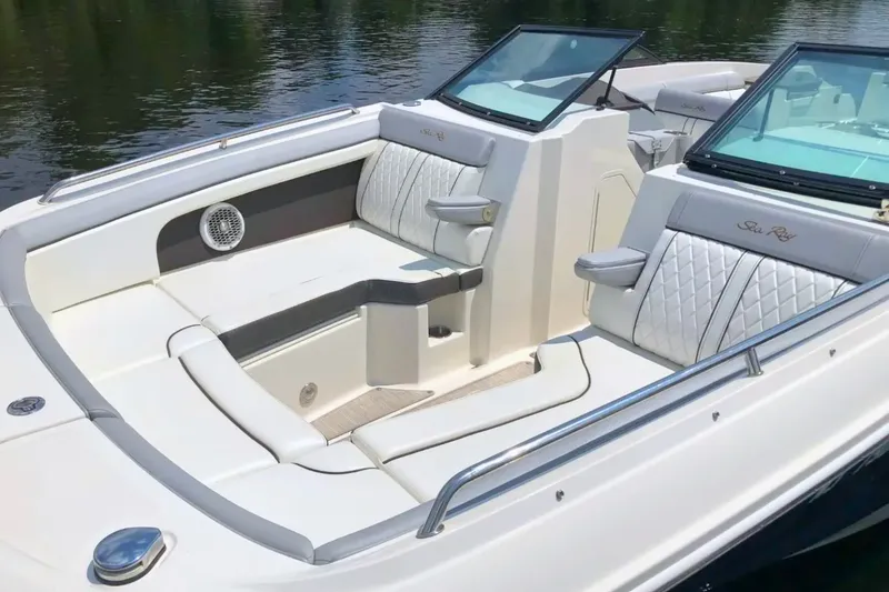 Slide: The Image of Sea Ray 290 SUNDECK 2016 - 9