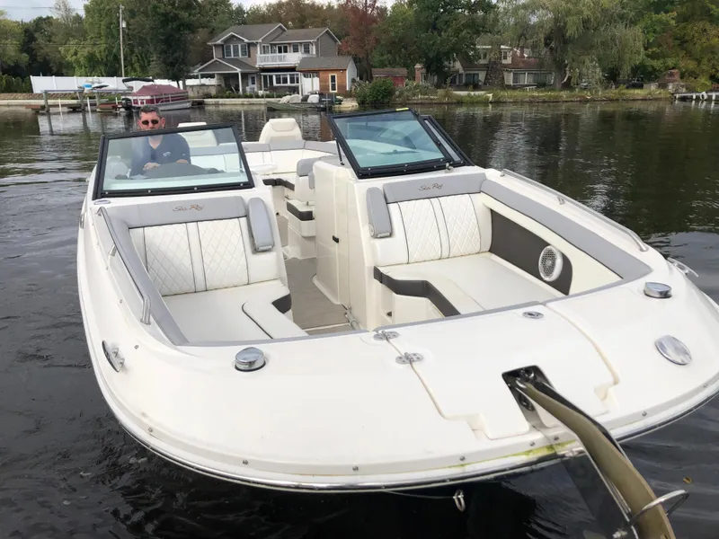 Slide: The Image of Sea Ray 290 SUNDECK 2016 - 6