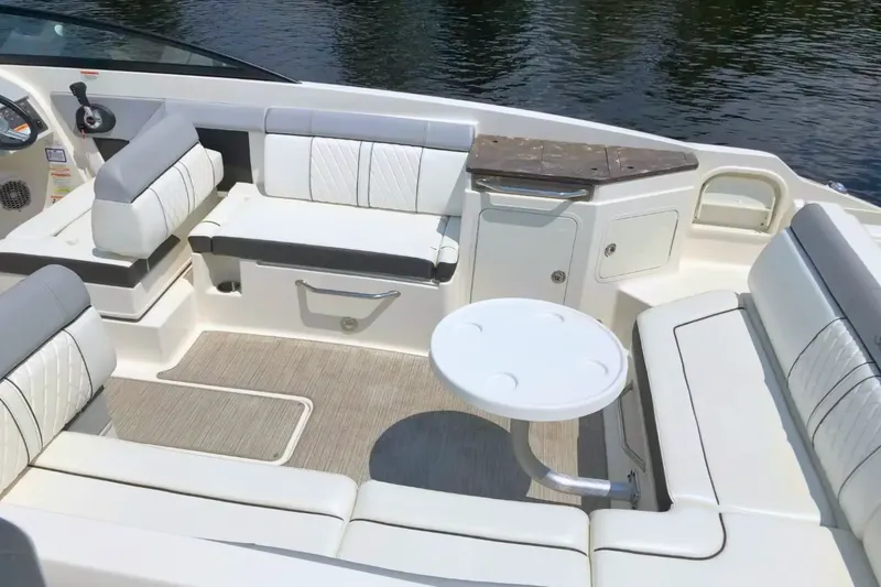 Slide: The Image of Sea Ray 290 SUNDECK 2016 - 14