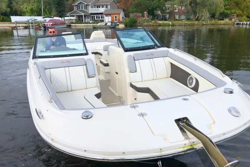 Slide: The Image of Sea Ray 290 SUNDECK 2016 - 5