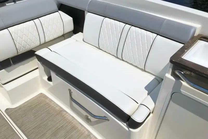 Slide: The Image of Sea Ray 290 SUNDECK 2016 - 19