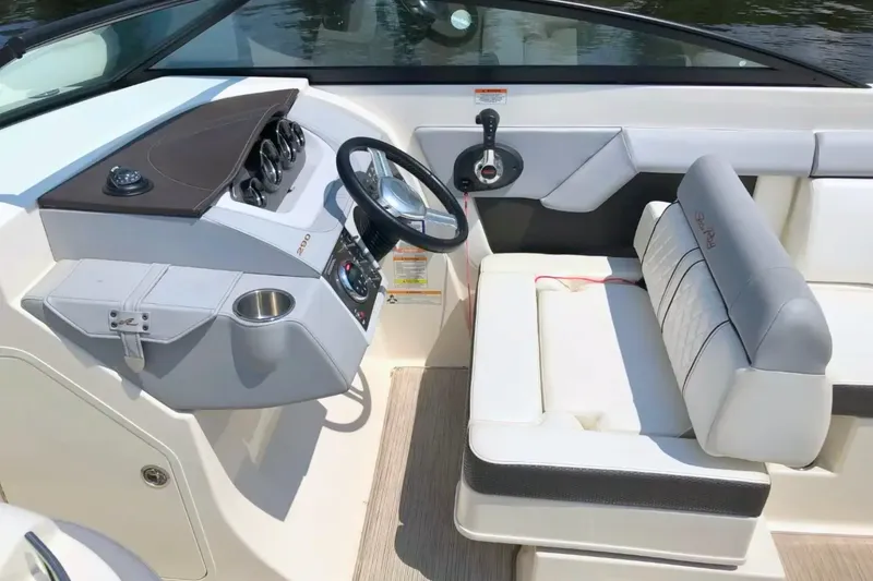 Slide: The Image of Sea Ray 290 SUNDECK 2016 - 11