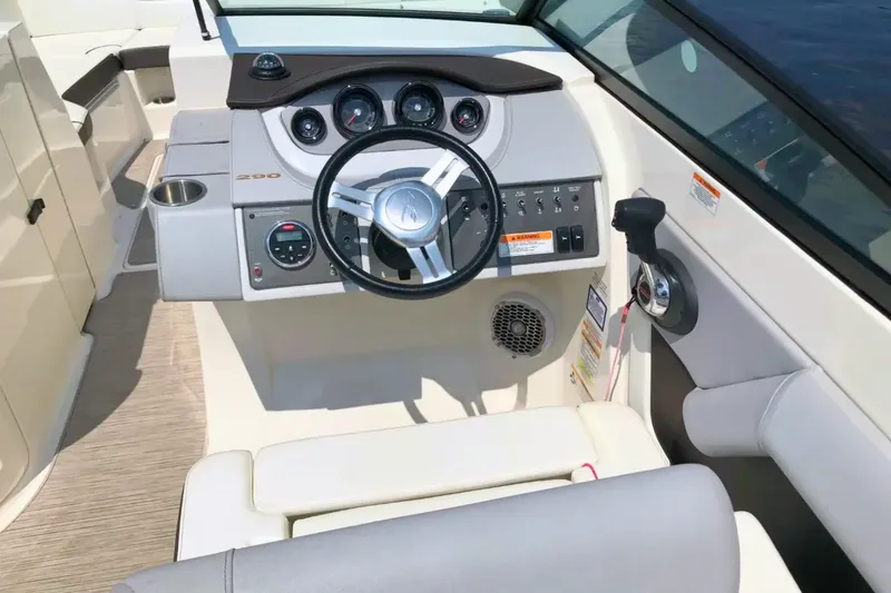 Slide: The Image of Sea Ray 290 SUNDECK 2016 - 12