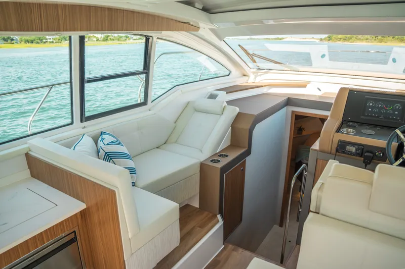 Slide: The Image of Cruisers 42 Cantius 2026 - 25