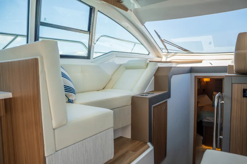 Slide: The Image of Cruisers Yachts 42 Cantius 2026 - 23