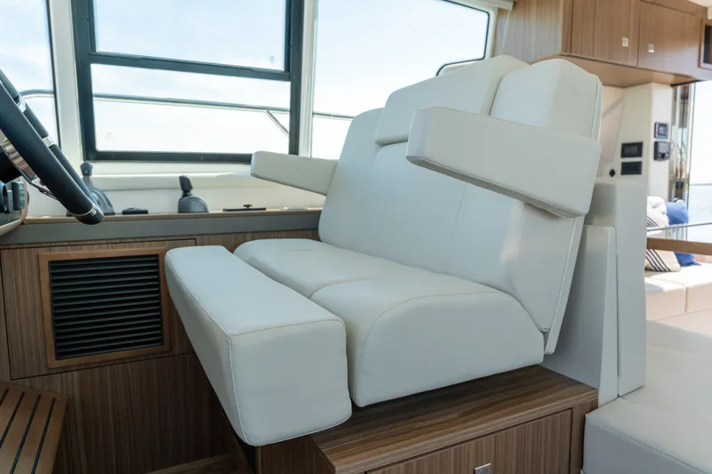 Slide: The Image of Cruisers Yachts 42 Cantius 2026 - 30