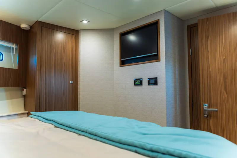 Slide: The Image of Cruisers Yachts 42 Cantius 2026 - 40