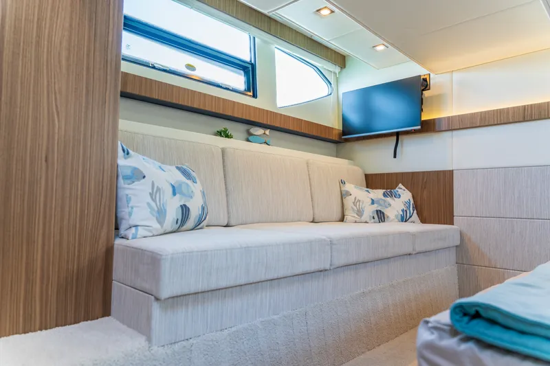 Slide: The Image of Cruisers Yachts 42 Cantius 2026 - 42