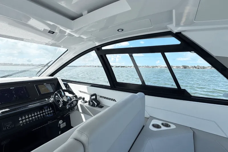 Slide: The Image of Cruisers 42 GLS Outboard 2026 - 35