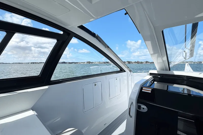 Slide: The Image of Cruisers 42 GLS Outboard 2026 - 36