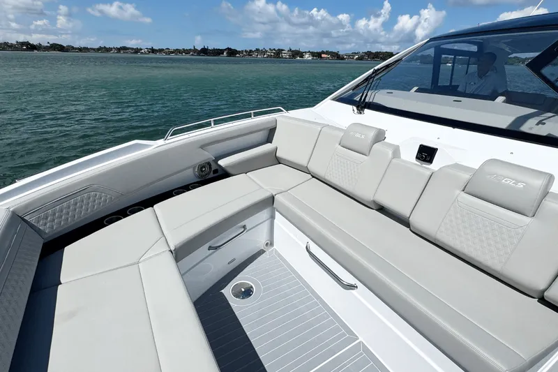 Slide: The Image of Cruisers 42 GLS Outboard 2026 - 38