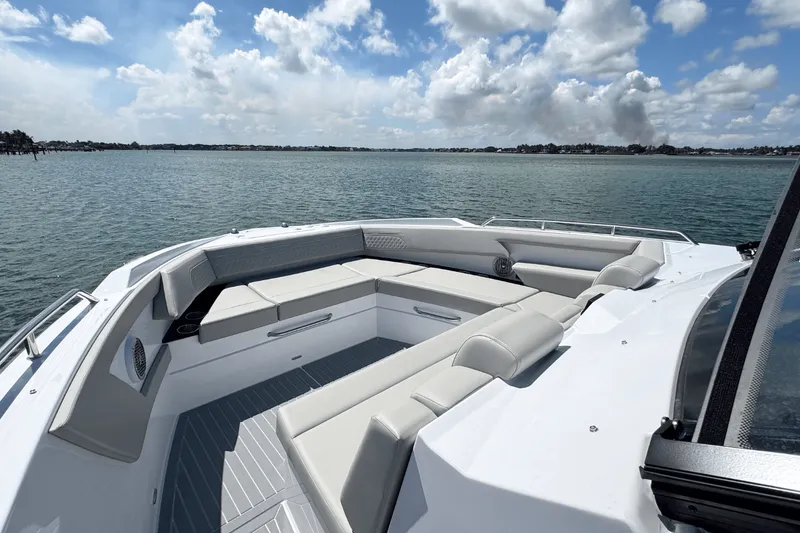 Slide: The Image of Cruisers 42 GLS Outboard 2026 - 40