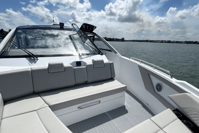 Slide: The Image of Cruisers 42 GLS Outboard 2026 - 41