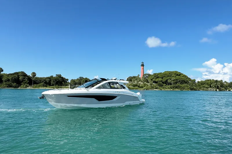 The Image of Cruisers Yachts 42 GLS Outboard 2026 - 0