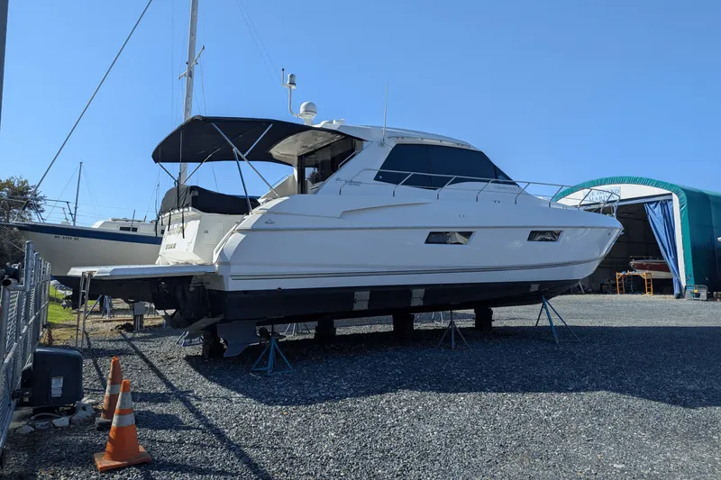 Slide: The Image of Cruisers Yachts 48 CANTIUS 2013 - 16