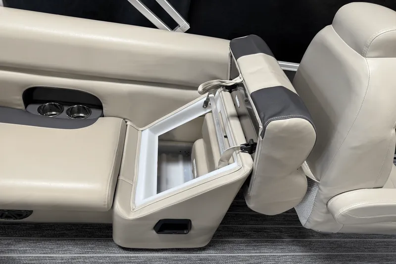 Slide: The Image of Premier 230 Sunsation 2023 - 34