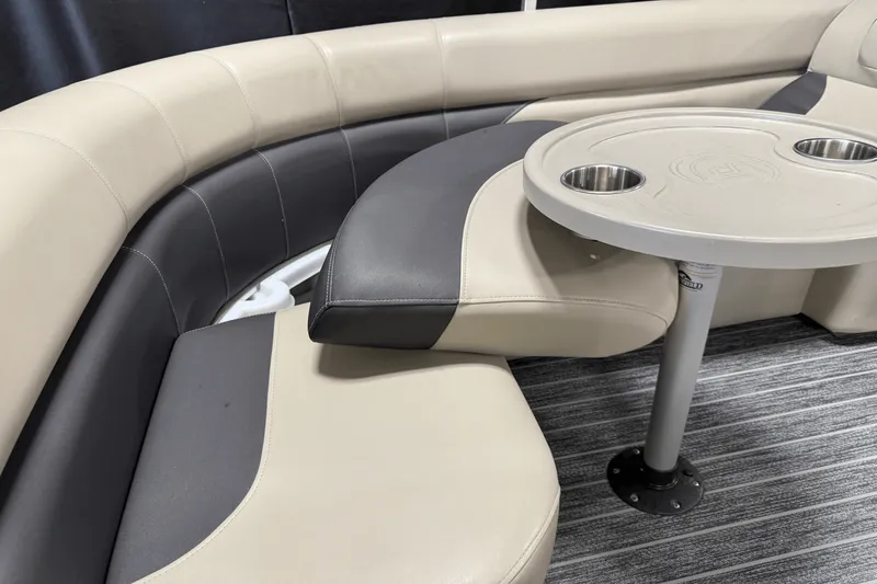 Slide: The Image of Premier 230 Sunsation 2023 - 37