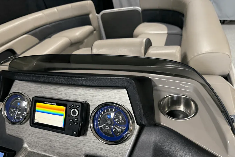 Slide: The Image of Premier 230 Sunsation 2023 - 53