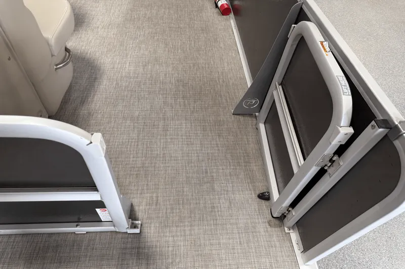 Slide: The Image of Premier 230 Sunsation 2023 - 30