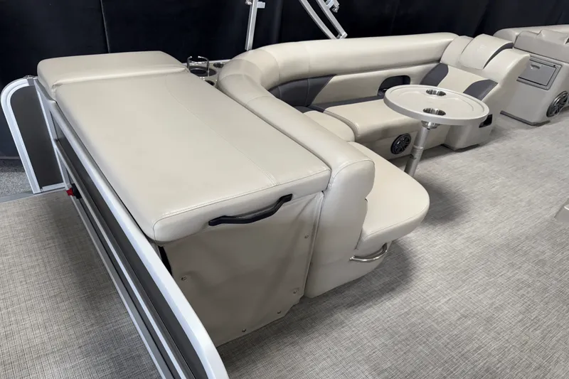 Slide: The Image of Premier 230 Sunsation 2023 - 32