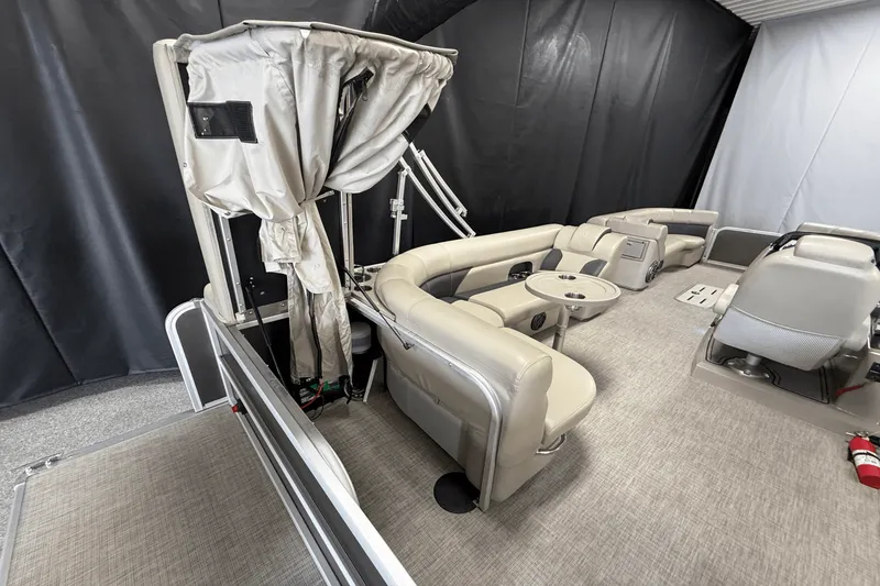 Slide: The Image of Premier 230 Sunsation 2023 - 33