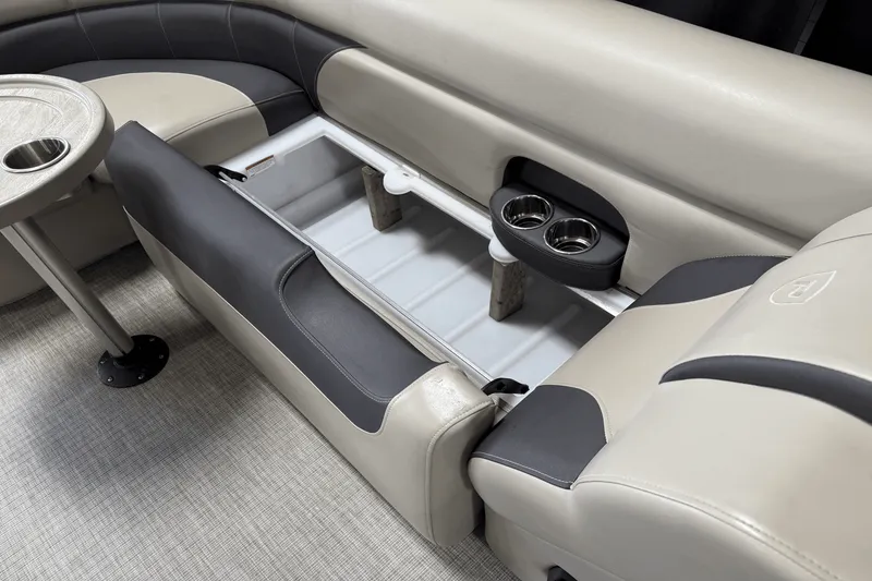 Slide: The Image of Premier 230 Sunsation 2023 - 42