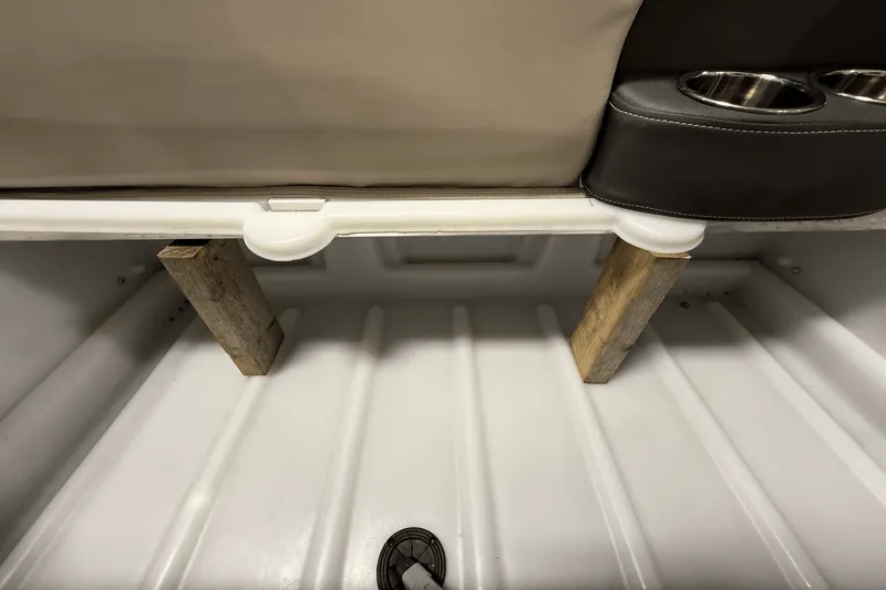 Slide: The Image of Premier 230 Sunsation 2023 - 43