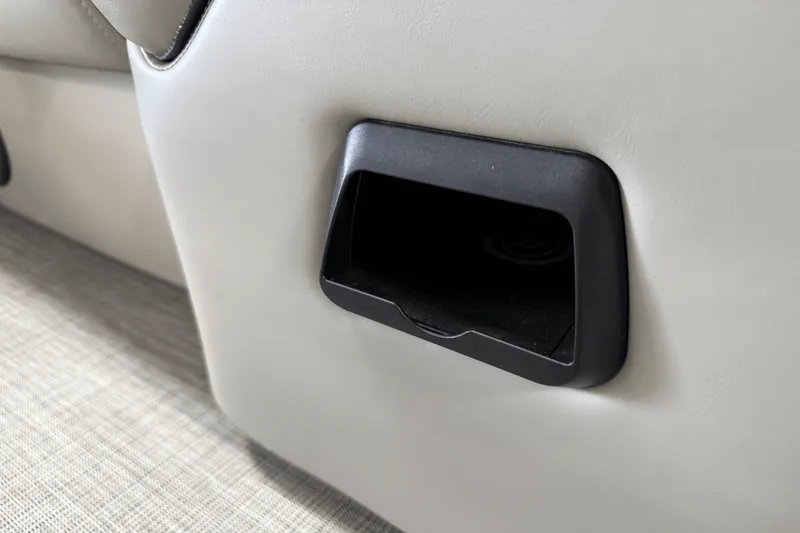 Slide: The Image of Premier 230 Sunsation 2023 - 47