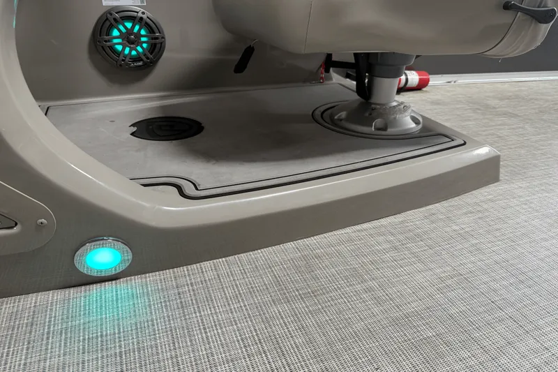 Slide: The Image of Premier 230 Sunsation 2023 - 51