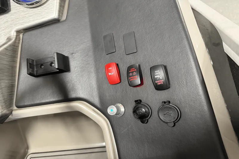 Slide: The Image of Premier 230 Sunsation 2023 - 64