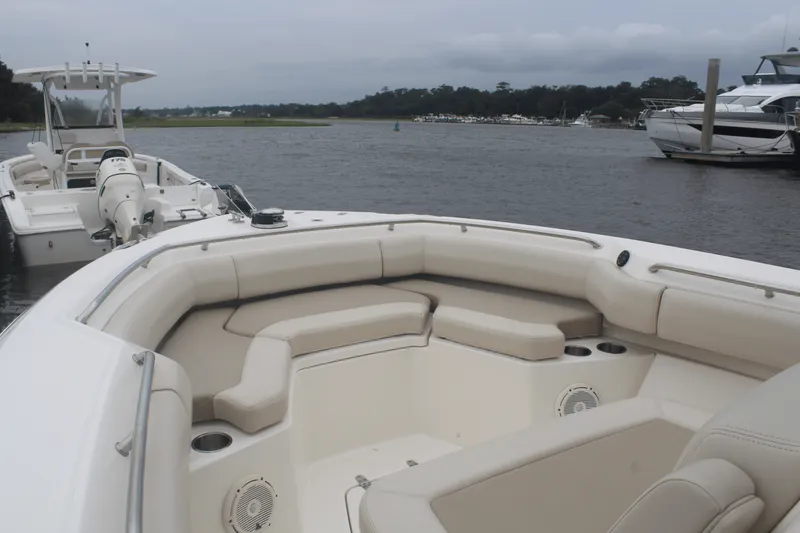 Slide: The Image of Boston Whaler 250 OUTRAGE 2020 - 11