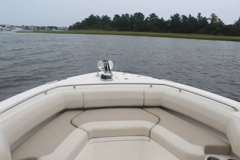 Slide: The Image of Boston Whaler 250 OUTRAGE 2020 - 16