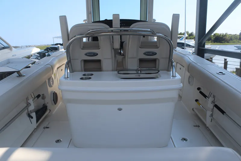 Slide: The Image of Boston Whaler 250 OUTRAGE 2020 - 24