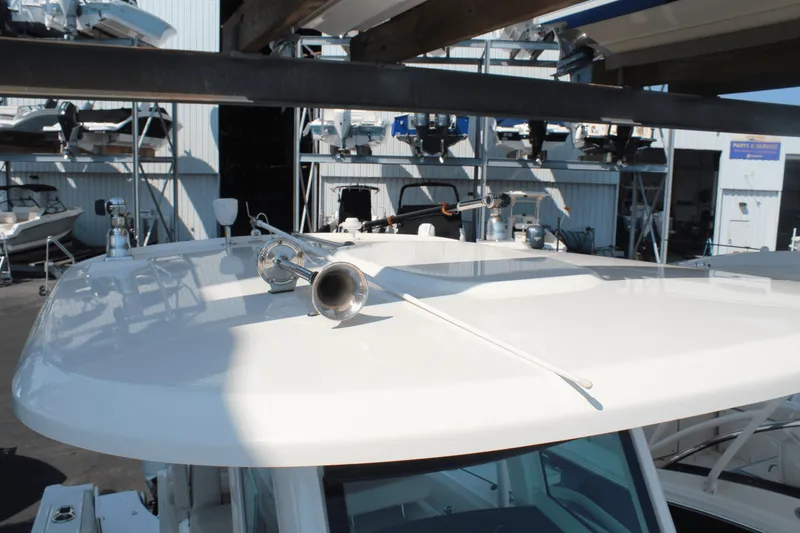 Slide: The Image of Boston Whaler 250 OUTRAGE 2020 - 27
