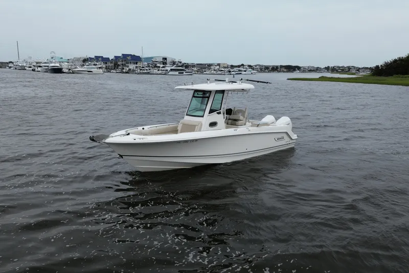 Slide: The Image of Boston Whaler 250 OUTRAGE 2020 - 3