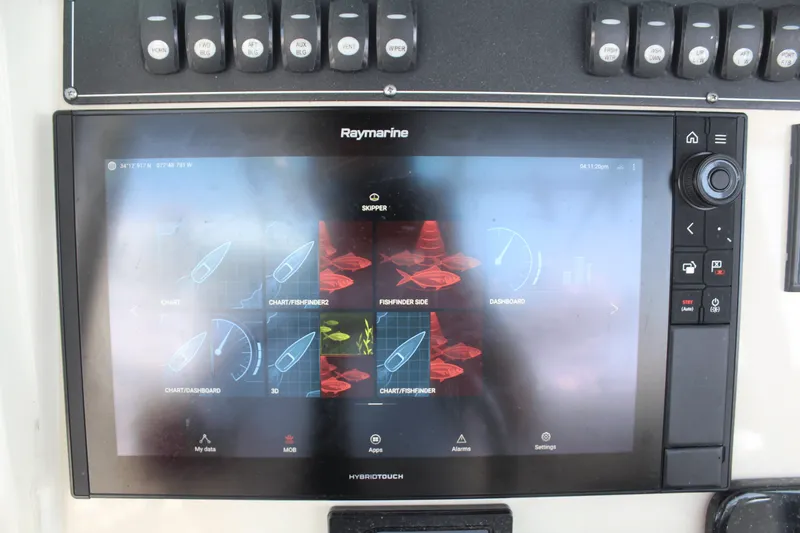 Slide: The Image of Boston Whaler 250 OUTRAGE 2020 - 30