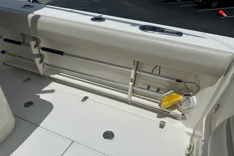 Slide: The Image of Boston Whaler 250 OUTRAGE 2020 - 9