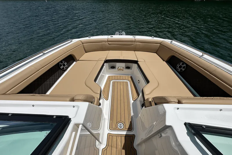 Slide: The Image of Sea Ray SDX 290 2026 - 18