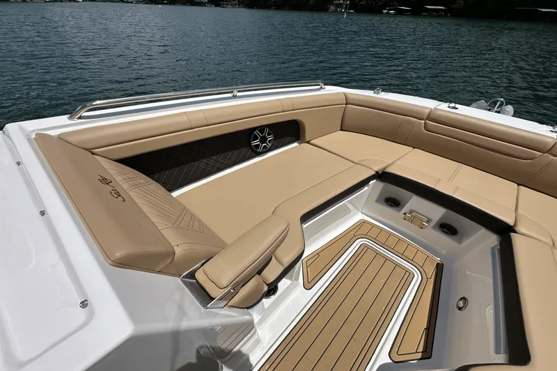 Slide: The Image of Sea Ray SDX 290 2026 - 19