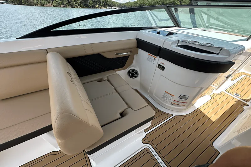 Slide: The Image of Sea Ray SDX 290 2026 - 23