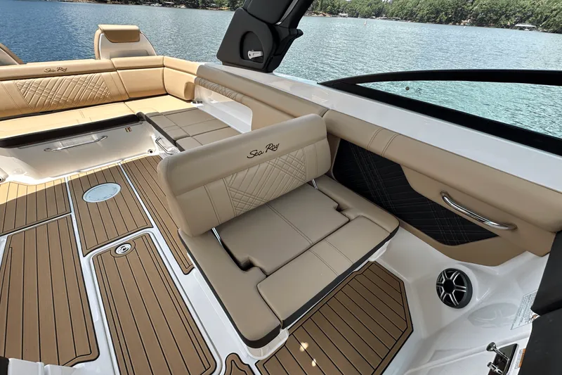 Slide: The Image of Sea Ray SDX 290 2026 - 24