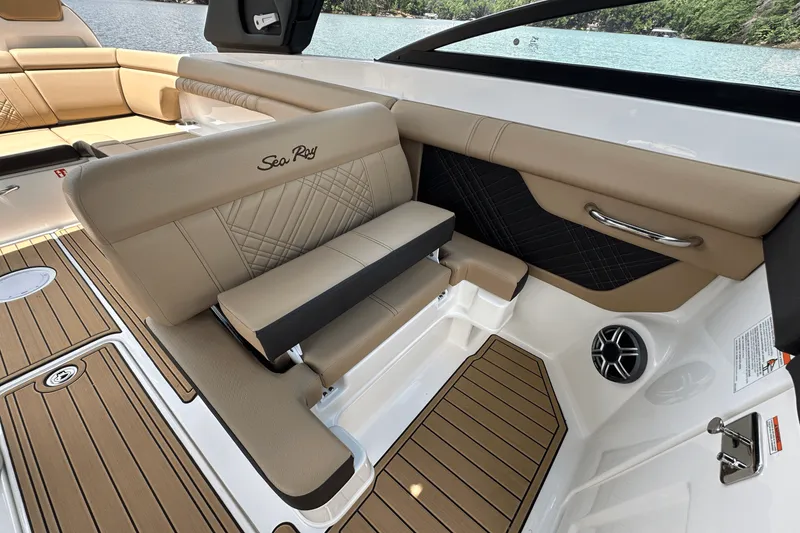 Slide: The Image of Sea Ray SDX 290 2026 - 25