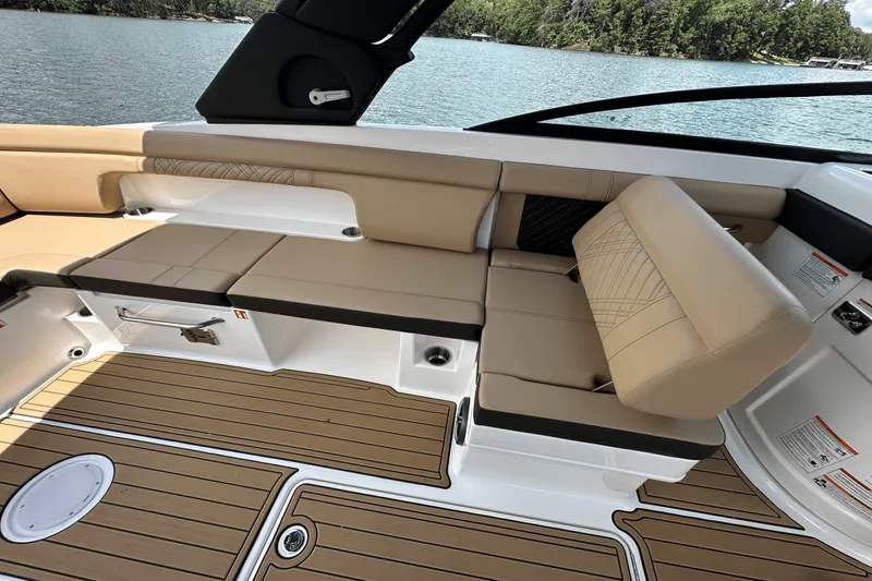 Slide: The Image of Sea Ray SDX 290 2026 - 26