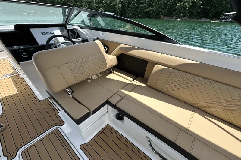 Slide: The Image of Sea Ray SDX 290 2026 - 30