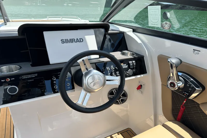 Slide: The Image of Sea Ray SDX 290 2026 - 31